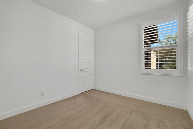 Building Photo - 30 Lilac