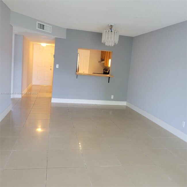Photo - 8051 Colony Cir S Unidad 206 Rental
