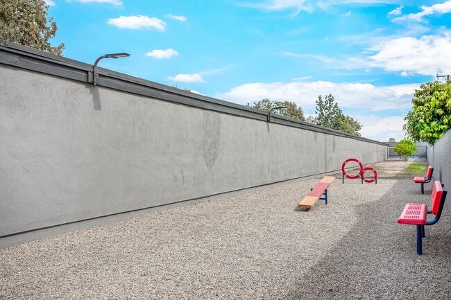 Photo - Twin Pines Apartments