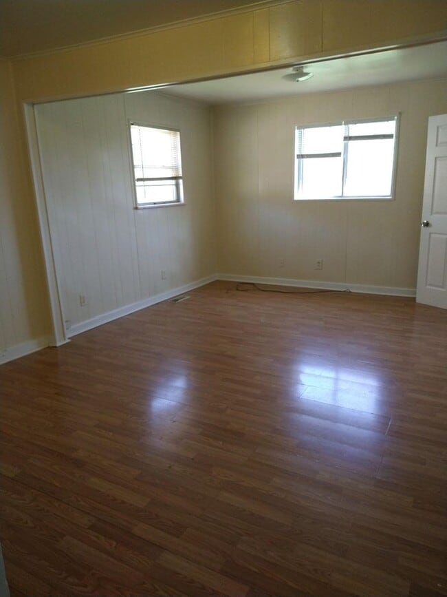 Building Photo - 3 Bedroom and 2 Bathroom home.