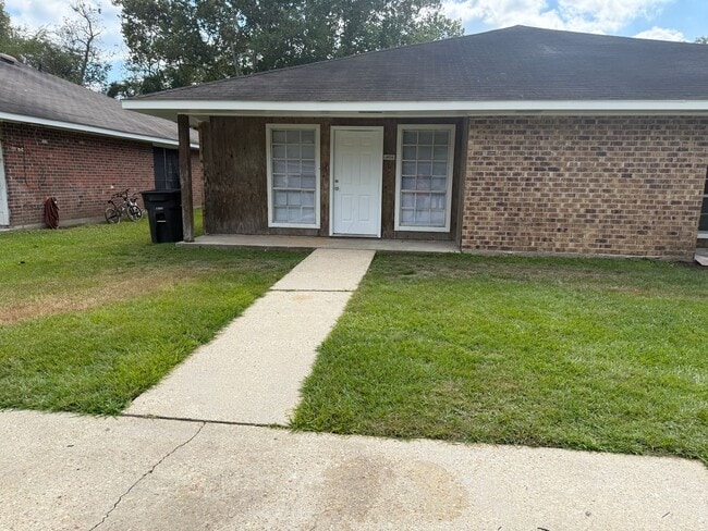 Building Photo - 14922 Central Woods Ave Unit 14924 CW