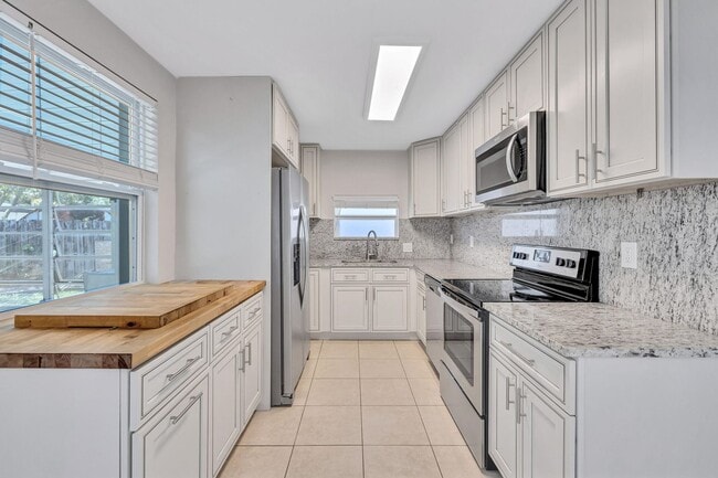 Photo - 1650 NE 33rd St