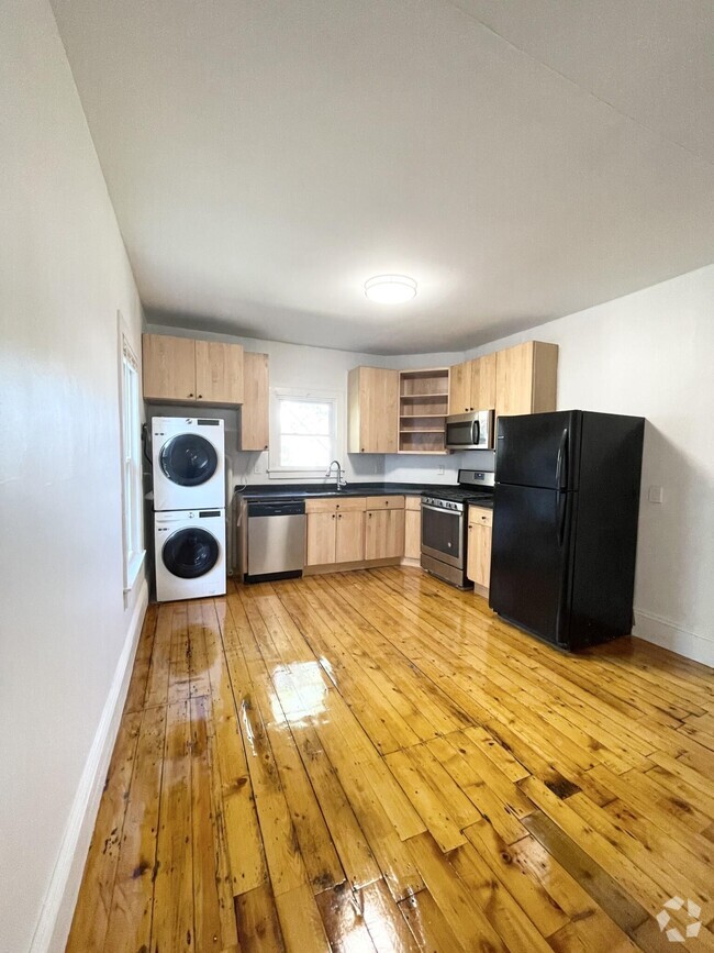 Building Photo - 101 Summer St Unit 3 Rental