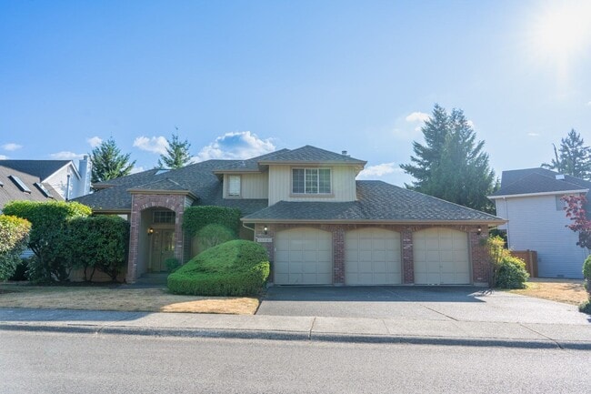 Building Photo - 3Bd/2.5Ba Bellevue House( Newport Hill)