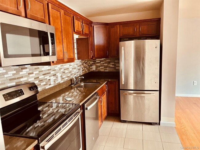 Building Photo - 160 Chatterton Ave Unit 1A