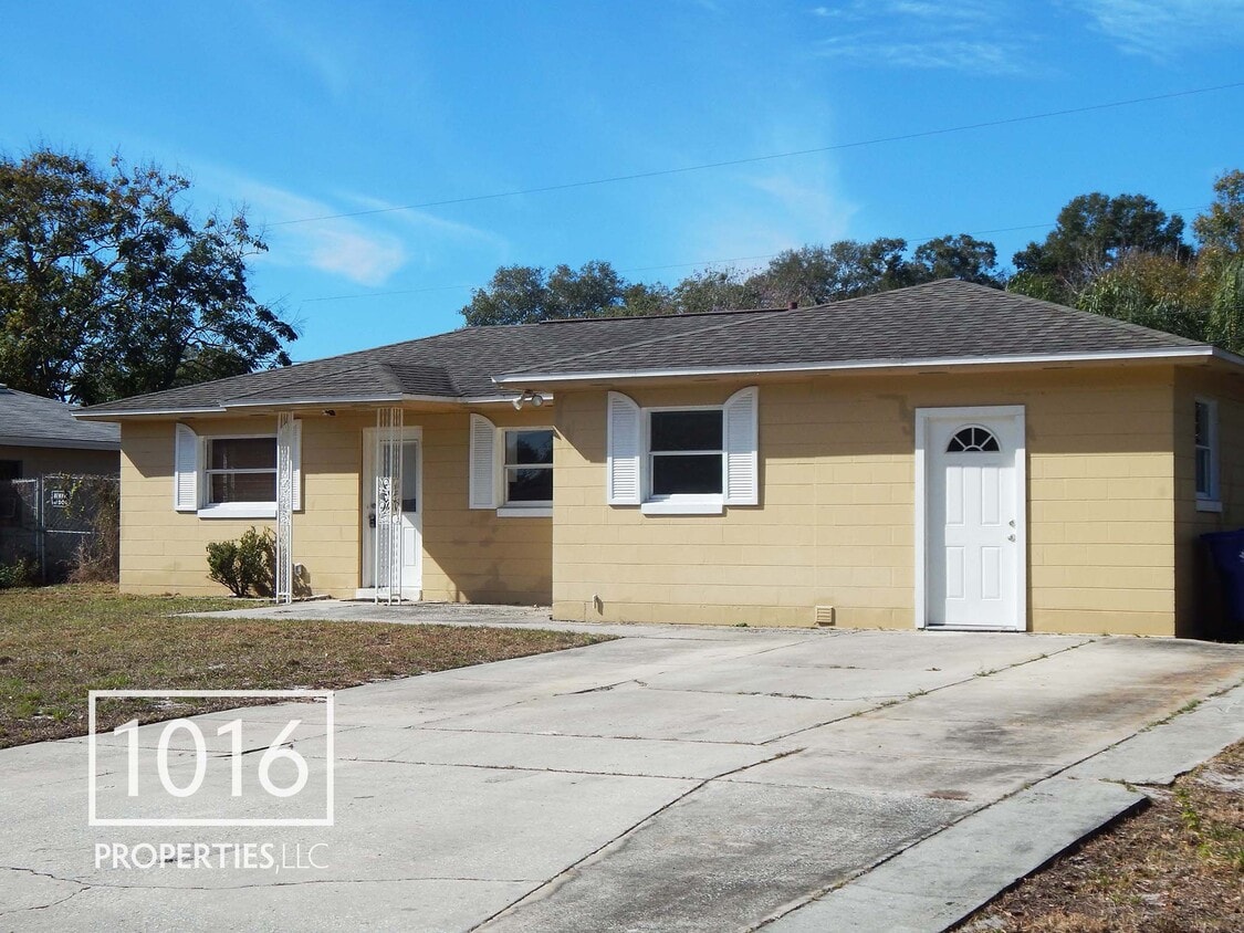 Large Driveway - 1512 Maureen Ave (Ocoee, FL)