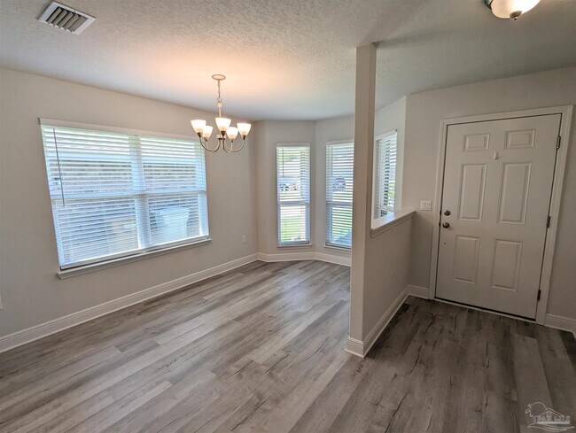 Photo - 4723 Frances St