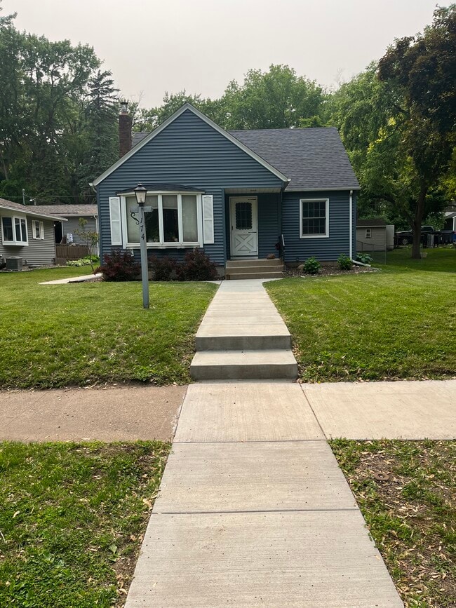 Photo - 174 5th St S House