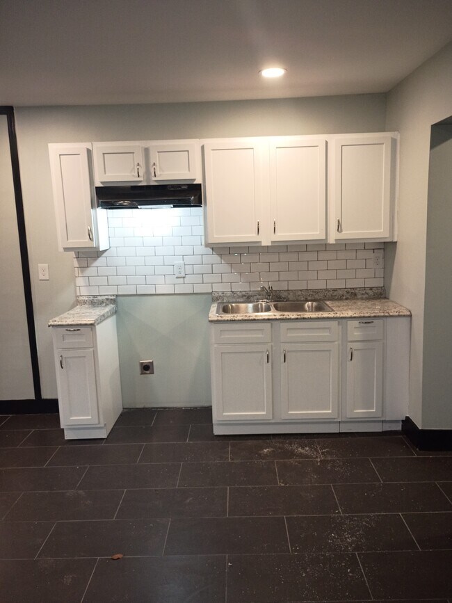 Photo - 1796 Wildrose St