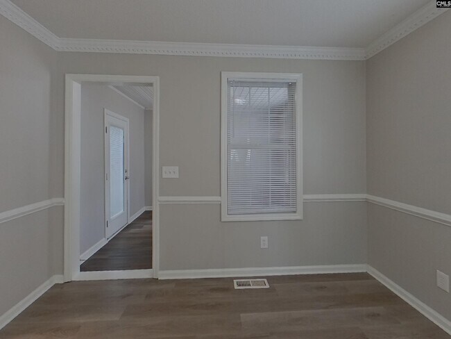 Photo - 337 Montclaire Ln