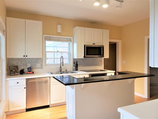 Photo - W280N1690 Golf View Dr