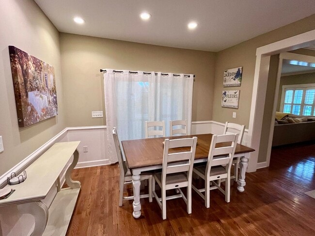 Photo - 236 N Ainsdale Dr