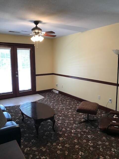 Photo - 1 Bedroom/ 1 Bathroom Furnished Garage apartment off Hwy. 441! Available early June!