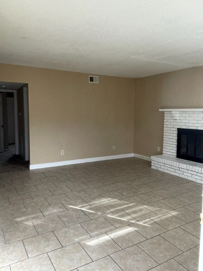 Photo - 295/297 Chris Dr. Unit 297