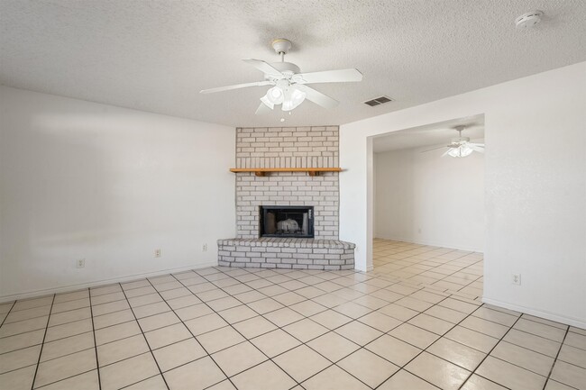 Photo - 854 Lago Vista Dr