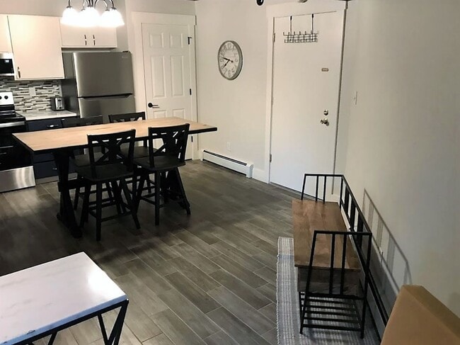Photo - Long Term Rental- Treehouse E201 Unidad E #201