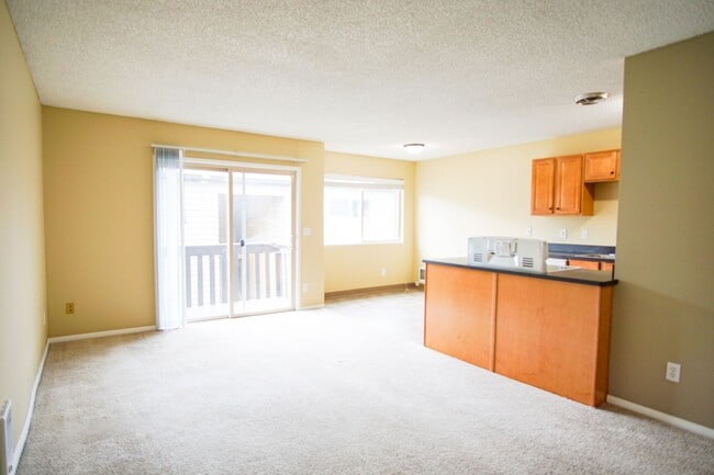 Building Photo - 3705 SE 35th Pl Unit 12