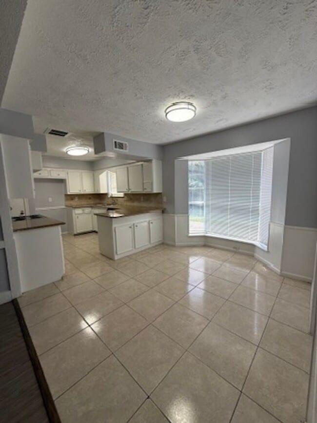 Photo - Really spacious 4bed/2bath single family home