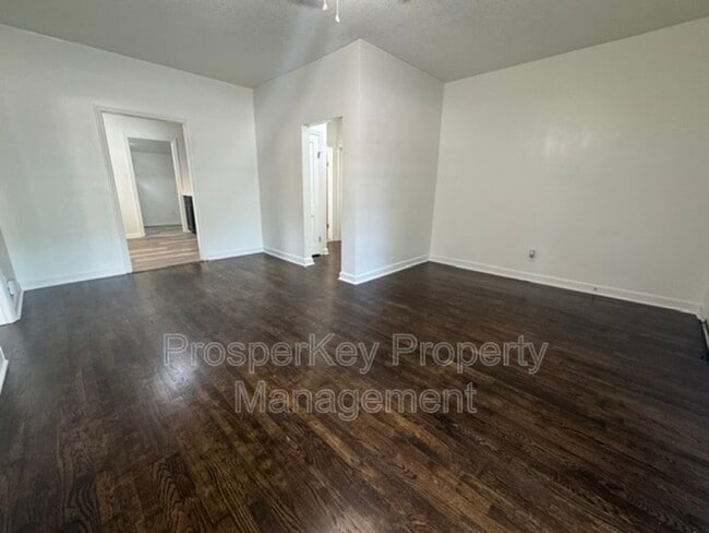 Photo - 3915 Woodruff Rd