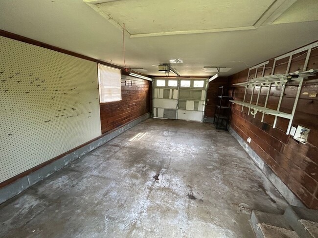 Photo - 3br 1.5 BA with fence