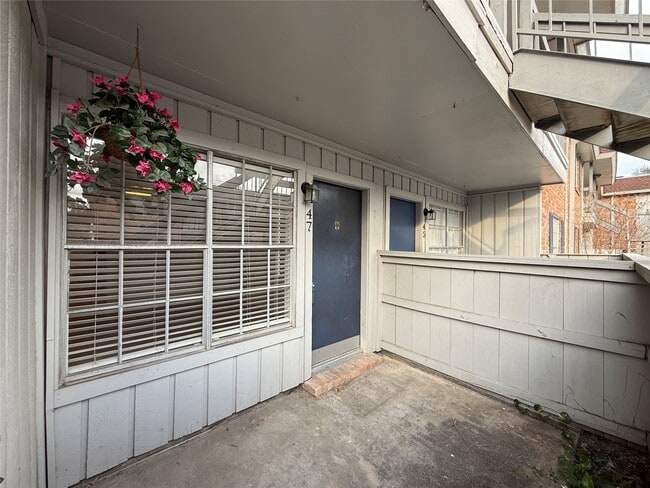 Building Photo - 2250 Bering Dr Unit 47