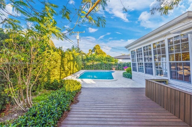 Photo - 535 NE 50th Terrace