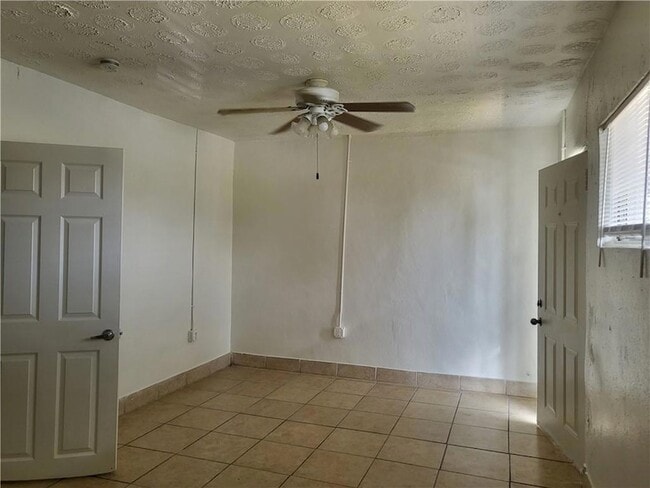 Photo - 1916 Claire Ave Unidad D