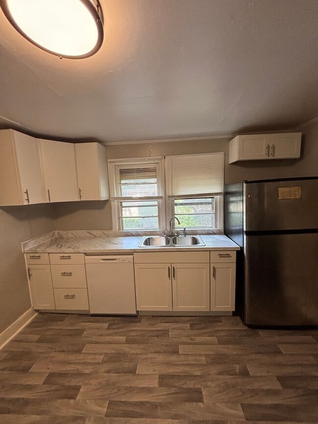 Photo - Spacious 2 Bed House - Waiting for you to Call HOME! DEPOSIT-FREE Renting option thru OBLIGO! Dep...