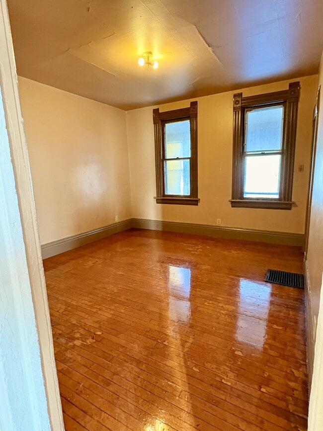 Photo - 207 E Burleigh St