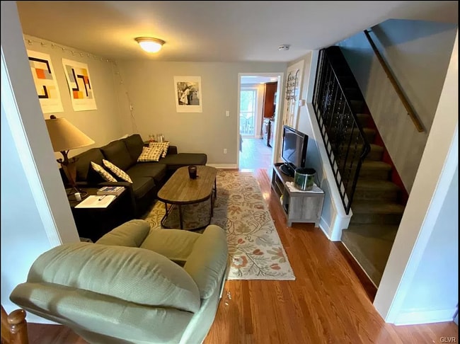 Photo - 315 Brodhead St