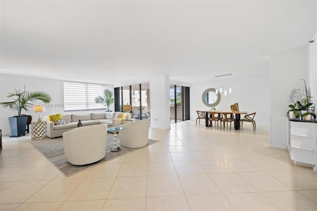 Photo - 10175 Collins Ave Condominio Unidad 103