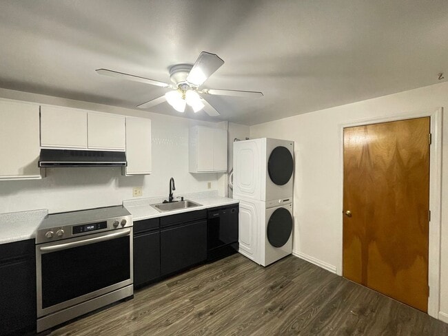Building Photo - 37 Alice Dr Unit 104