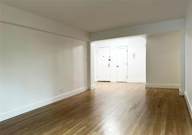 Building Photo - 9511 Shore Rd Unit 308