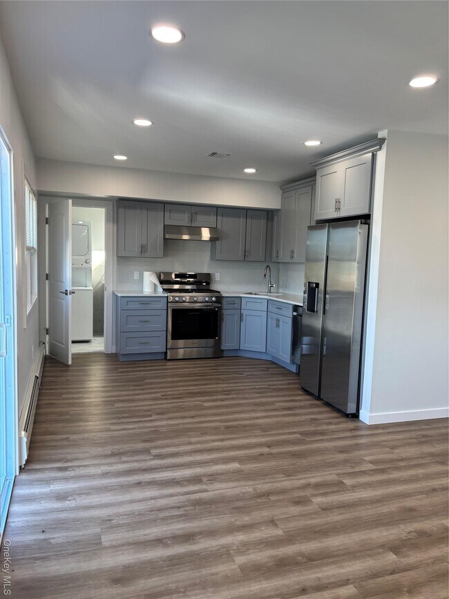 Photo - 276 W Nicholai St