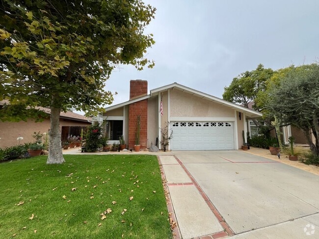 Building Photo - REMODELED + MOVE-IN READY 3+2 w/all applia... Rental