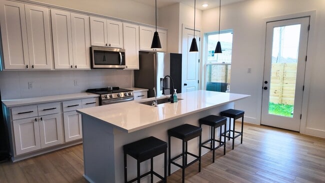Photo - 1462 Ferguson Way Unit A