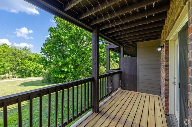 1BR, 1BA - 720SF - Patio