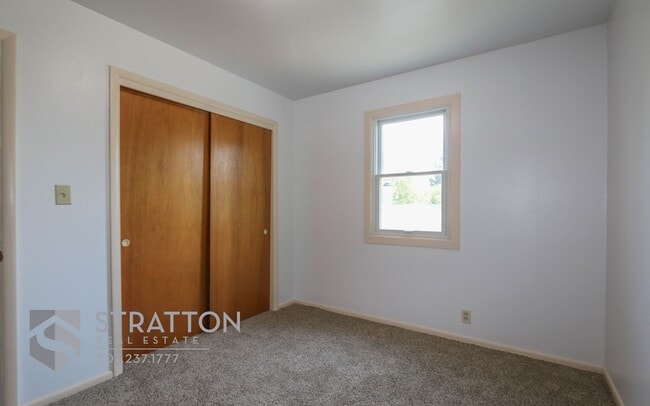 Photo - 2121 W Odell Ave
