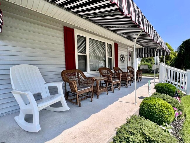 Photo - 411 N Delavan Ave