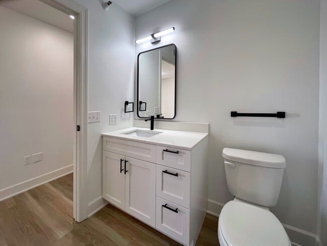 Photo - 209 W Jefferson St