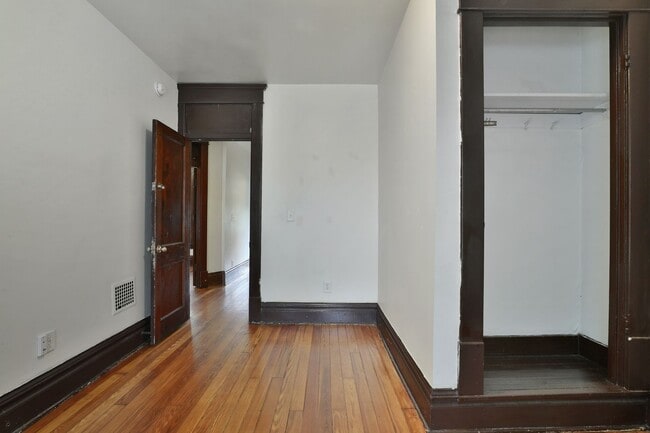 Photo - Great CENTRAL Location 5 Bedroom House - Virtual Showings Available