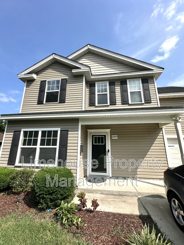 Building Photo - 1909 Chesapeake Dr Rental