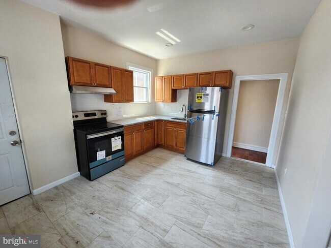 Photo - 419 W Grange Ave