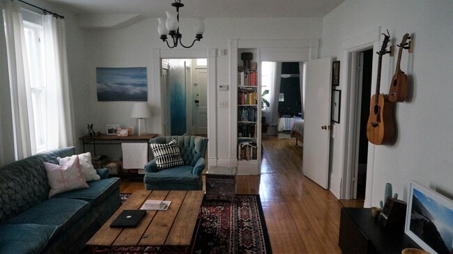 Building Photo - 1682 N Franklin Pl Unit Lower Rental