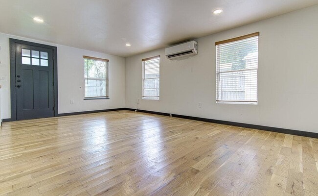 Photo - 1711 Brentwood St