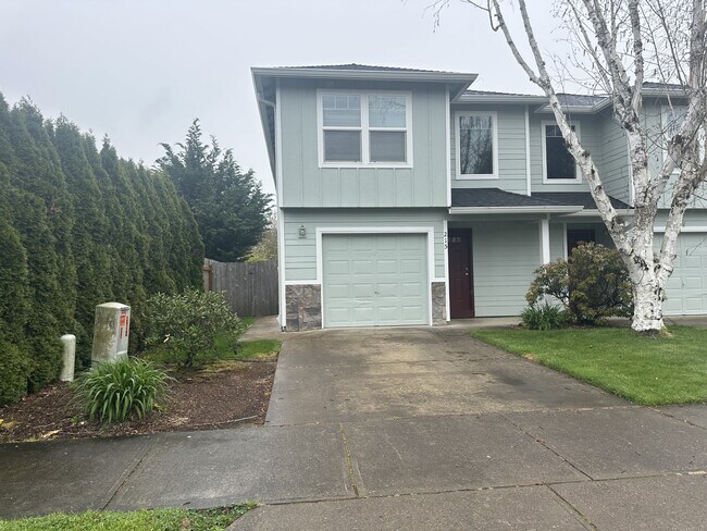 Building Photo - 215 Pioneer Dr