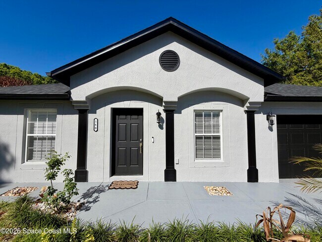 Photo - 160 Eureka Ave NE