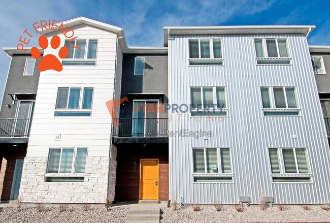 Building Photo - 1055 W 400 S
