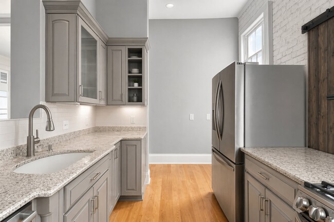 Photo - 124 W Bank St