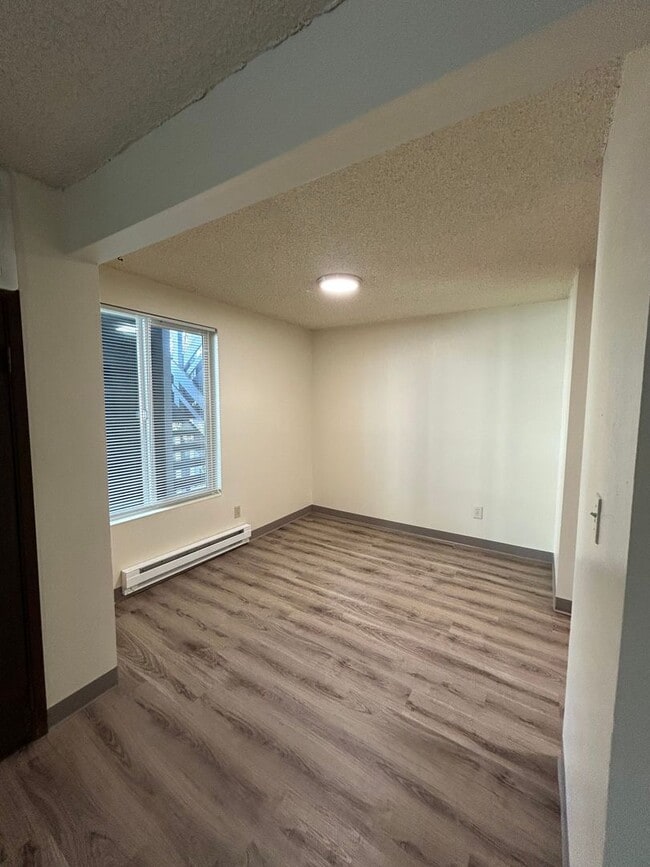 Photo - (946) 2780-B - Beautiful Updated 2-bedroom... Unit 2780 B